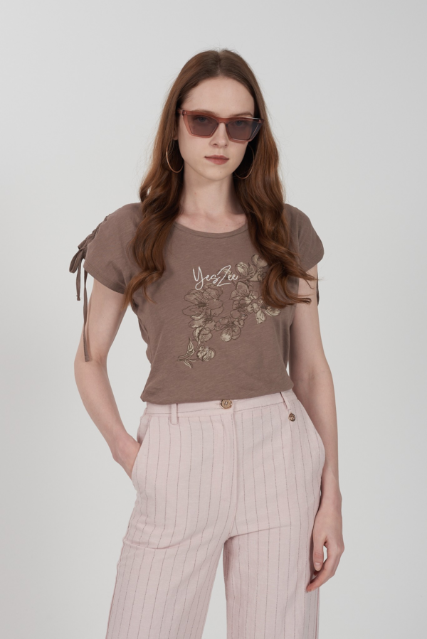 T-shirt  με κέντημα