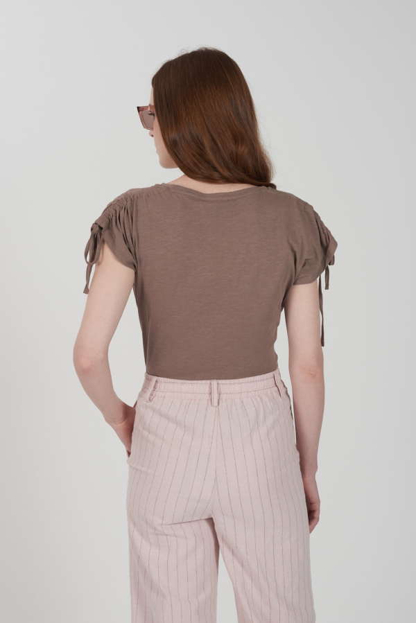 T-shirt  με κέντημα - Image 3