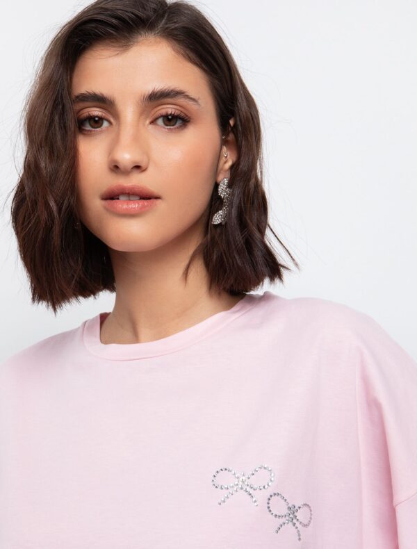 T-shirt με φιογκάκια strass - Image 2