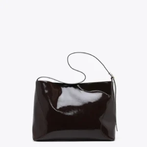 Τσάντα ώμου λουστρίν με χρυσή αγκράφα