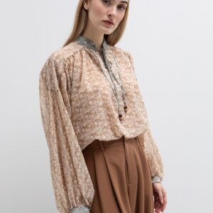 Εμπριμέ μπλούζα με κορδόνια