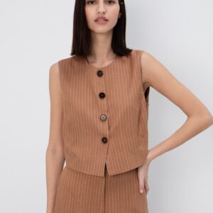 Ριγέ γιλέκο σε ριχτή γραμμή