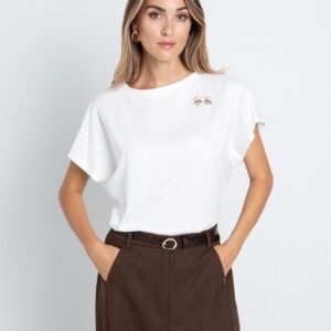 T-shirt με διακοσμητικές καρφίτσες